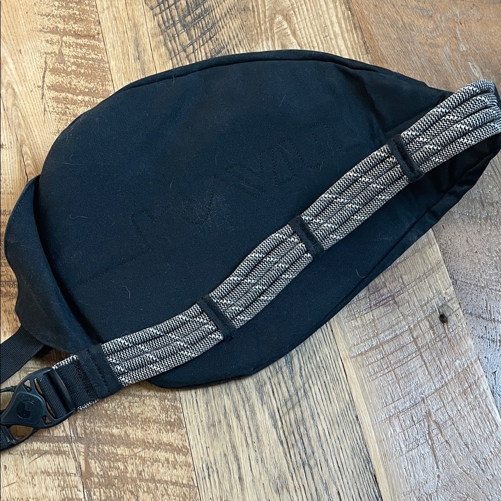 Kavu Black Sling Bag with Patterned Strap - Picture 3 of 3